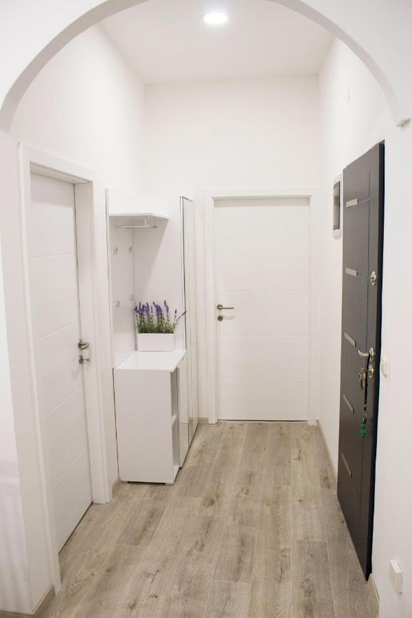 White Orchid Pula Apartment Ngoại thất bức ảnh