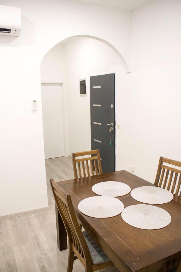 White Orchid Pula Apartment Ngoại thất bức ảnh